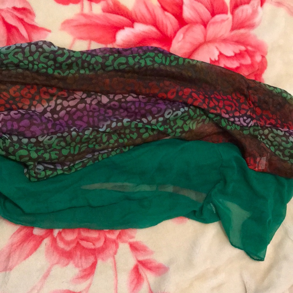 2 scarves.